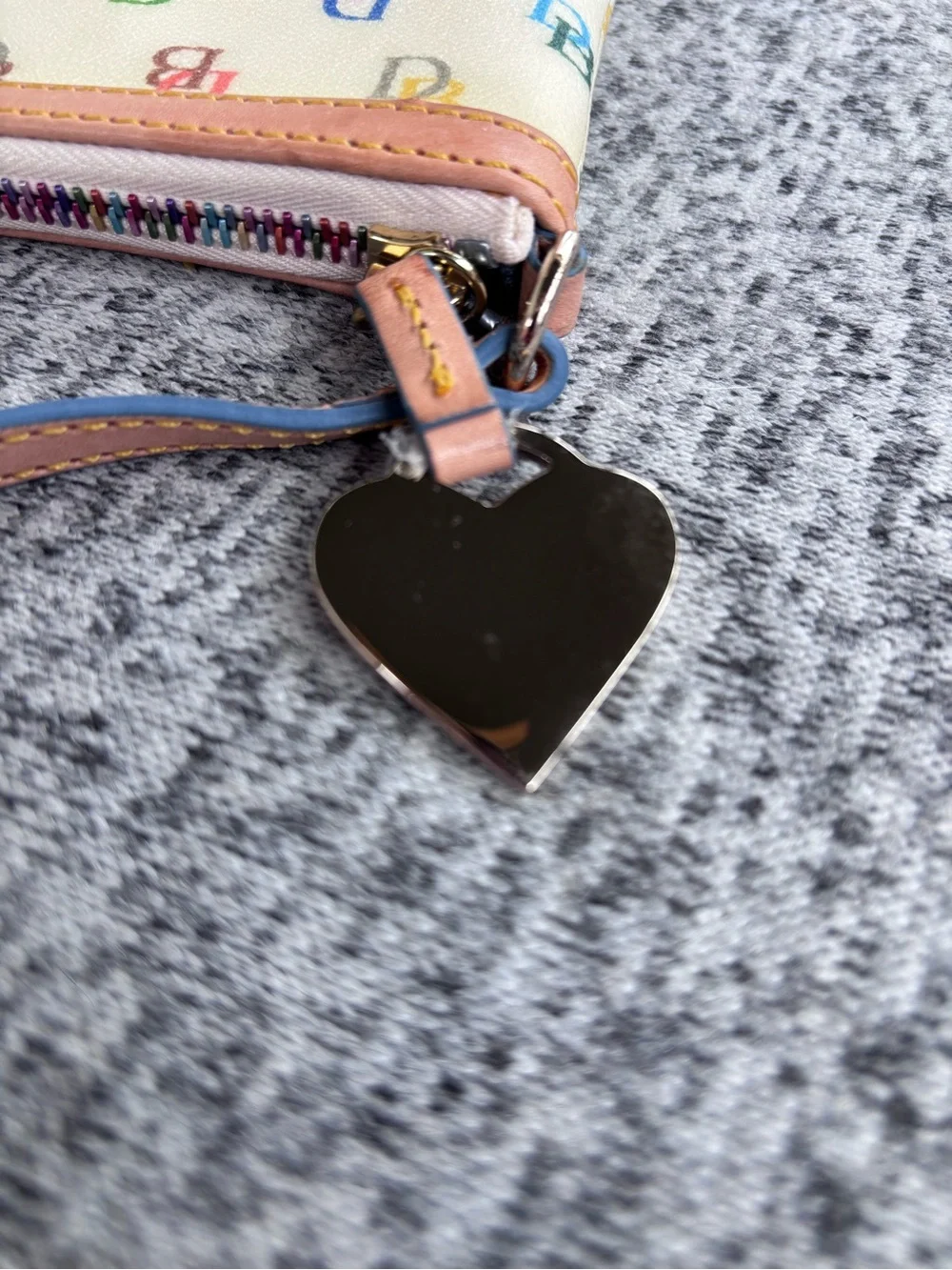 Vtg Dooney And Burke Off-White Multicolor Rainbow Zip Y2K Heart Charm Wristlet